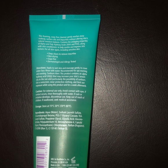 Exuviance purifying cleansing gel - Picture 2 of 2